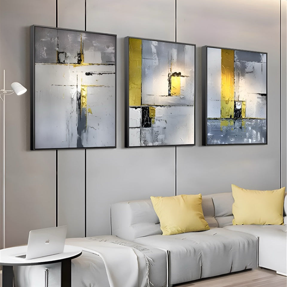 Aus der Ashes Trio-Kollektion: Dreiteilige moderne Kunst in Schwarz, Weiß und Gold
